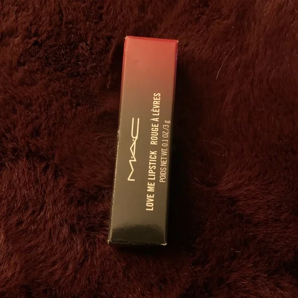 Mac Love Me Lipstick - Picture 3 of 4